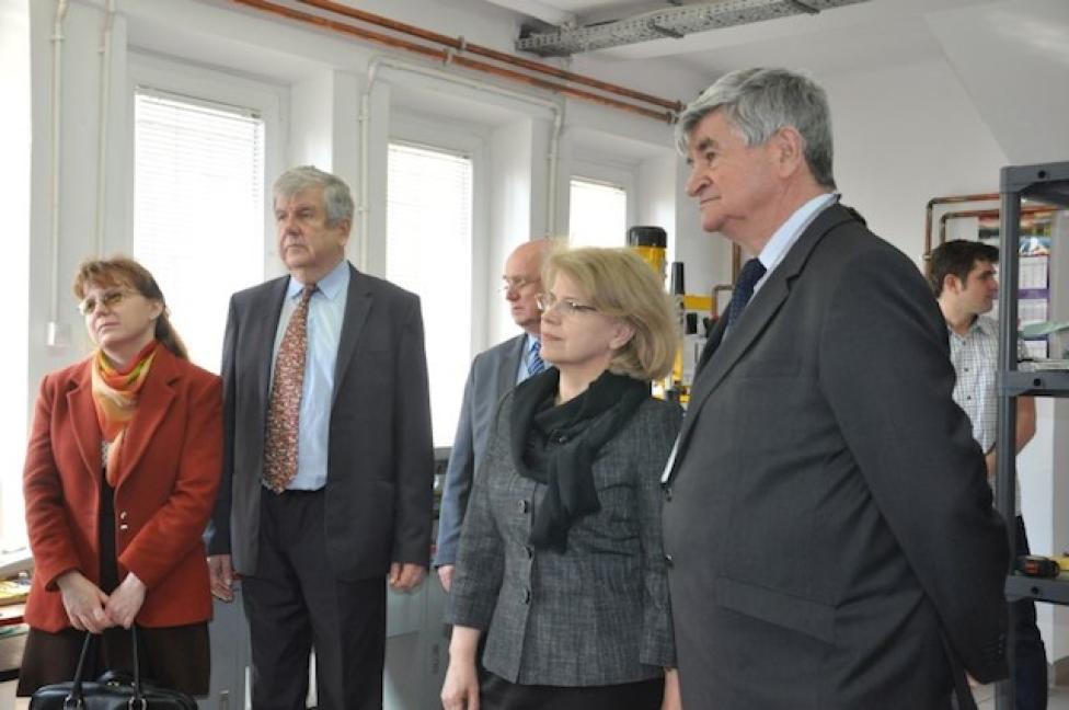 Wiceminister Grażyna Henclewska podczas wizyty w Instytucie Lotnictwa