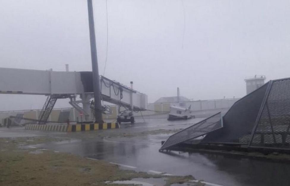 Zniszczony terminal lotniska St. Maarten