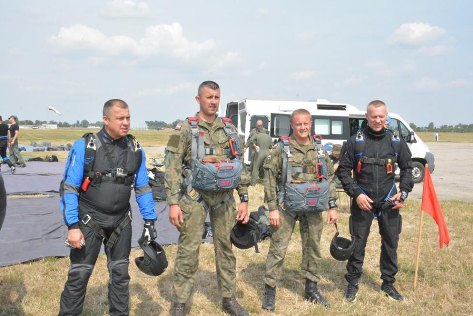 Zgrupowanie spadochronowe w Inowrocławiu, fot. 4 SLT