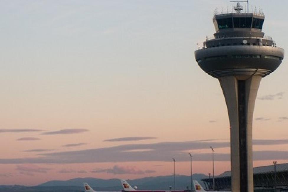 Wieża lotniska w Madrycie, fot. Madrit Airport