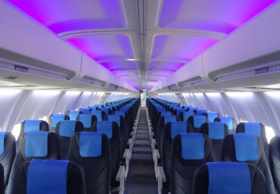 Nowe fotele, więcej przestrzeni i nowoczesne oświetlenie w odnowionym Boeingu 737 LOT-u (fot. PLL LOT)