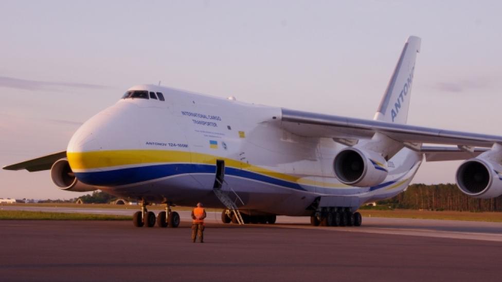 An-124 Rusłan wylądował w Gdyni Babich Dołach (fot. kmdr ppor. Czesław Cichy)