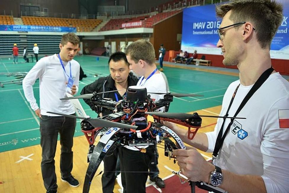 Studenci Politechniki Rzeszowskiej na międzynarodowych zawodach dronów IMAV (fot. arch. EUROAVIA-Rzeszów)
