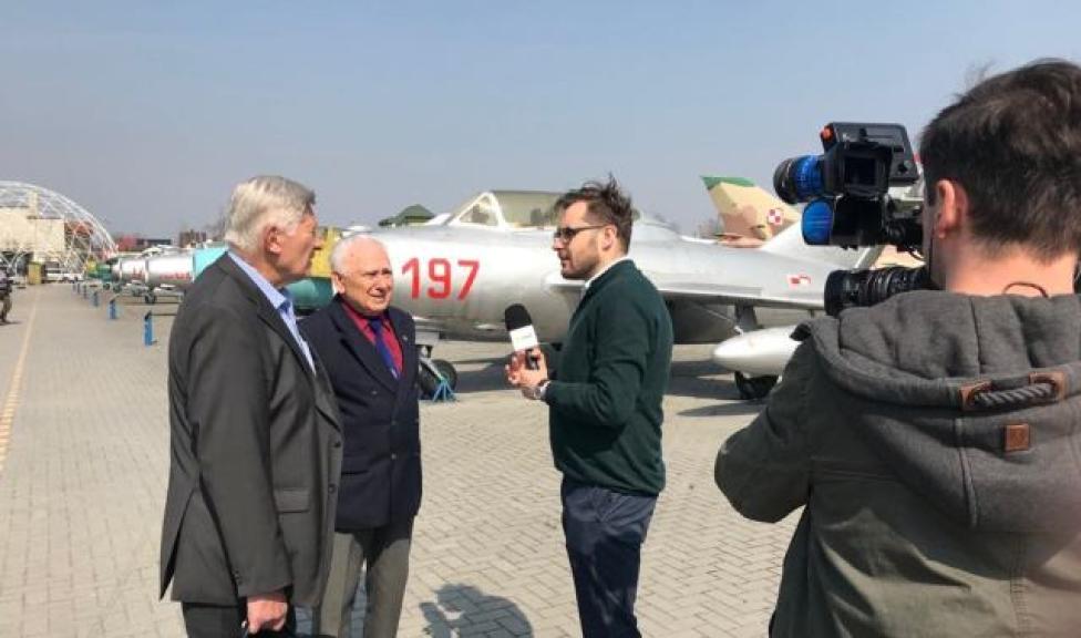 Piloci z ugrupowania „1000” udzielają wywiadu (fot. muzeumsp.pl)