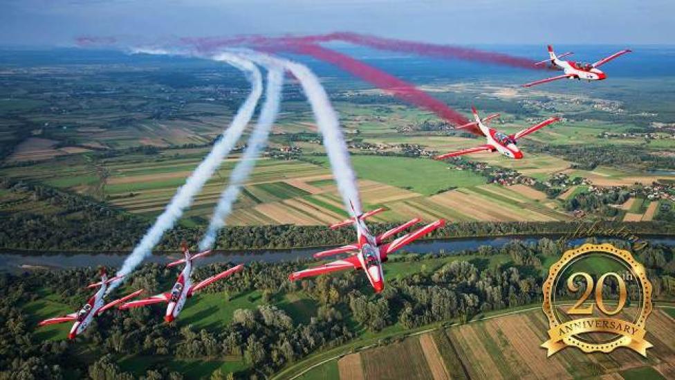 Zespół Akrobacyjny Biało-Czerwone Iskry przyleci na Mazury AirShow 2018 (fot. mazuryairshow.pl)