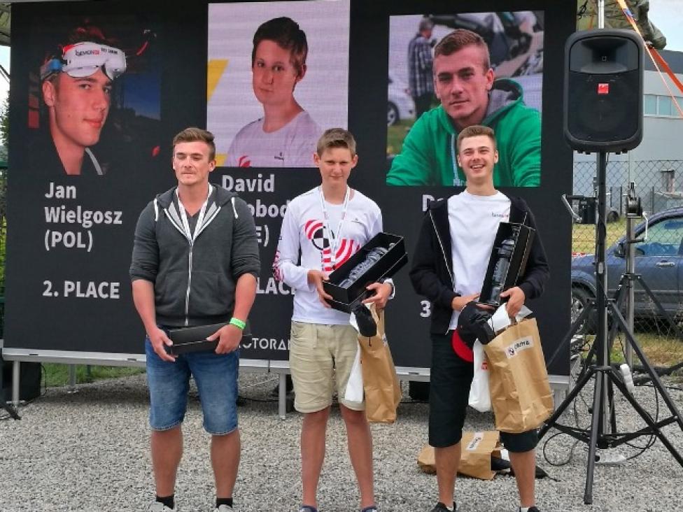 Junior z Polski drugi na podium zawodów Pucharu Świata Drone Race Slovakia 2018 (fot. aeroklub-polski.pl)