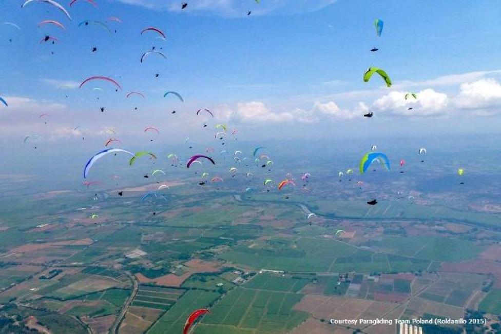 Paralotnie na niebie – Roldanillo (fot. Paragliding Team Poland)