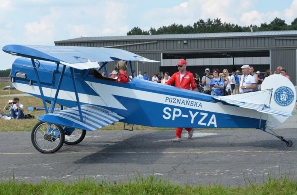 Poświęcenie hangaru na lotnisku w Kąkolewie, fot. grodzisk.naszemiasto.pl