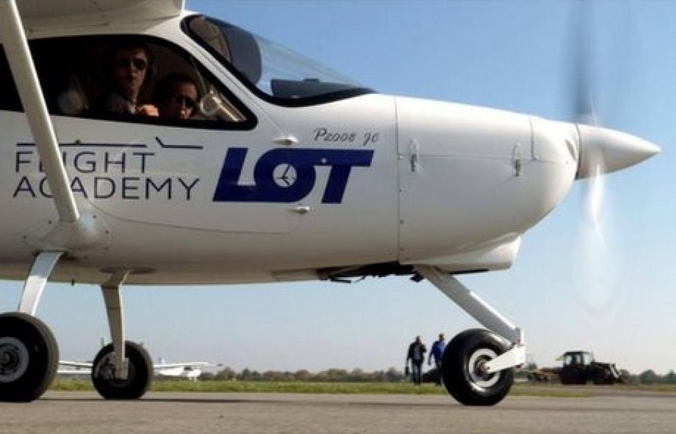 Jeden z samolotów należących do Lot Flight Academy, fot. youtube