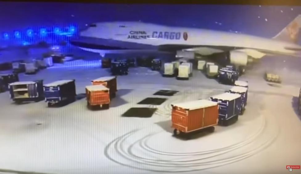 Incydent B744 China Airlines na lotnisku w Chicago, fot. kadr youtube