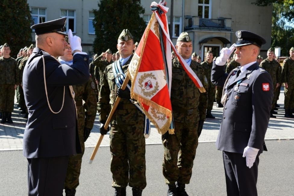 Przekazanie obowiązków dowódcy w 23. Bazie Lotnictwa Taktycznego (fot. 23blt.wp.mil.pl)