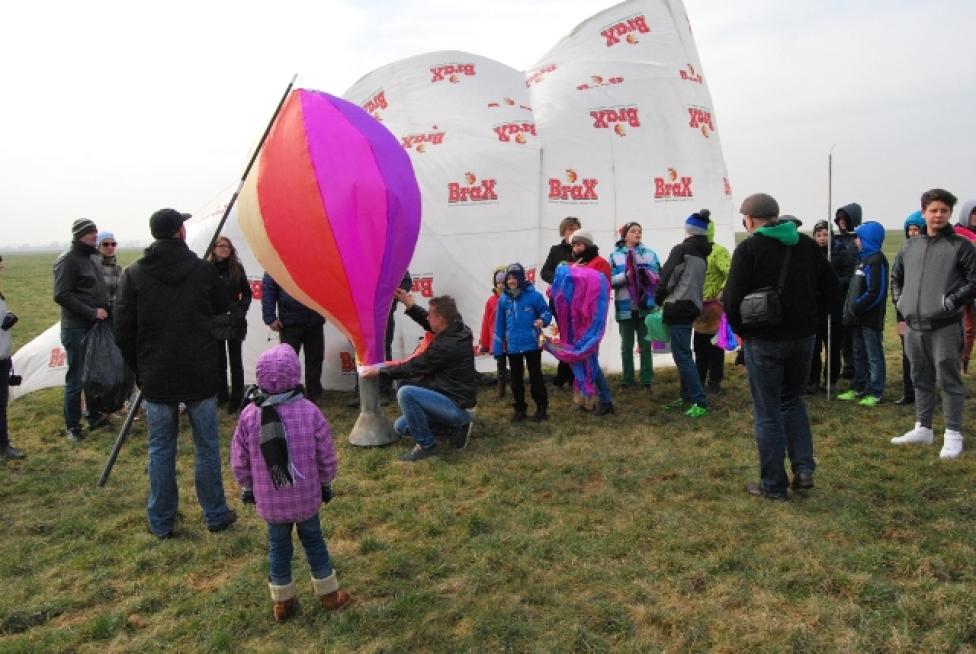 Zawody Modeli Balonów na Ogrzane Powietrze w Częstochowie (fot. aeroklub-czestochowa.org.pl)