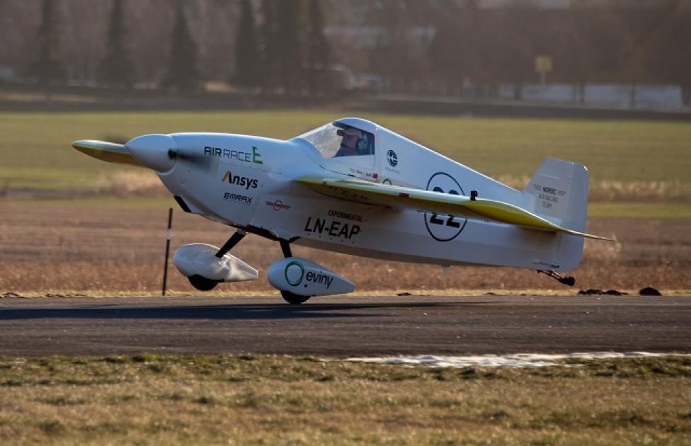 Pierwszy lot samolotu wyścigowego z napędem elektrycznym Cassutt IIIM, fot. flyingmag 
