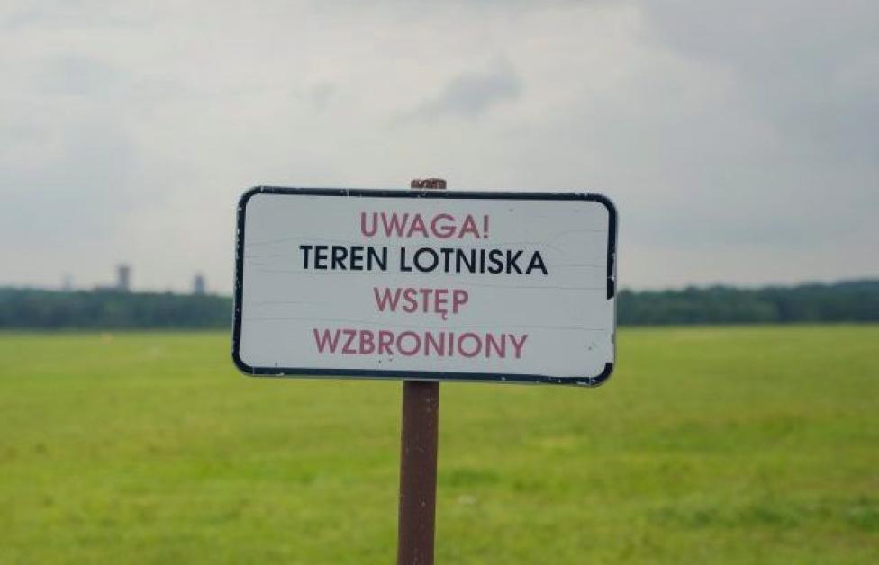 Teren lotniska - wstęp wzbroniony (fot. cedd.pl)