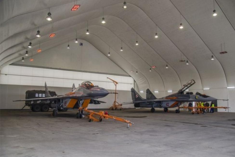 Garaże dla samolotów (fot.: Archiwum 23 Bazy Lotnictwa Taktycznego)