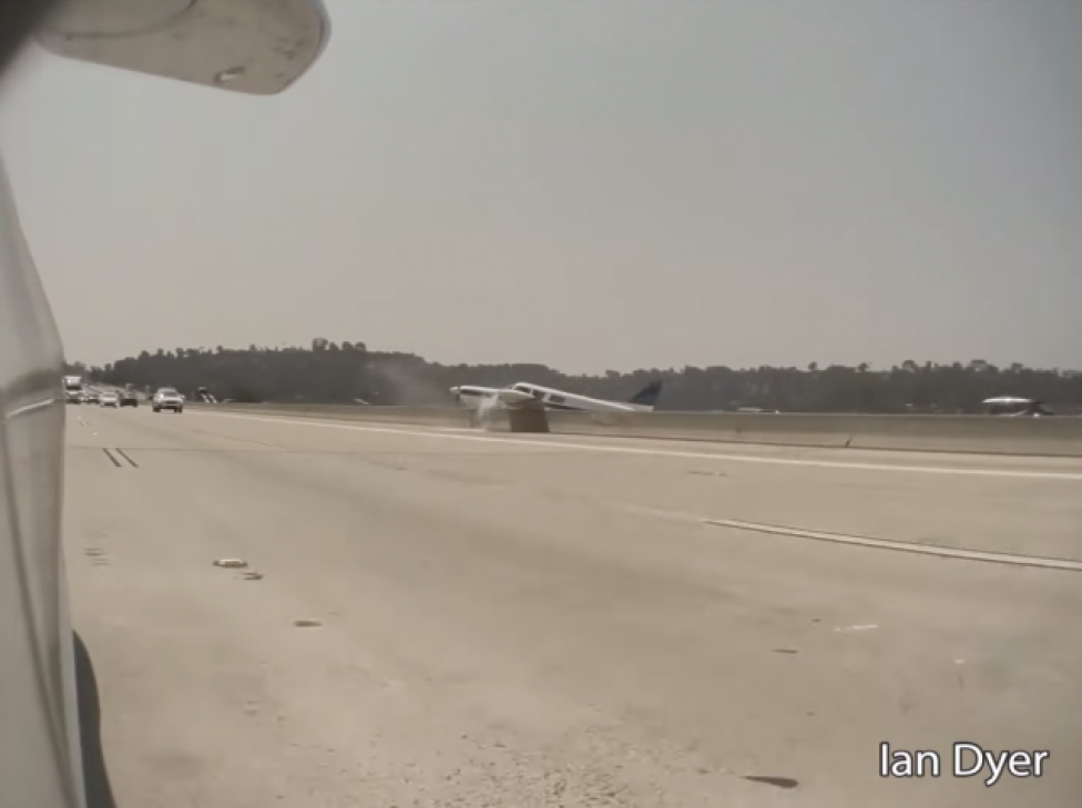 Lądowanie na autostradzie w wpobliżu San Diego, fot. planeandpilotmag