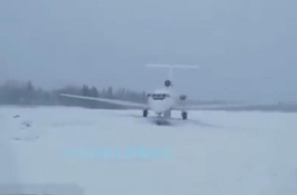 Jak-40 na lotnisku w Olekminsku, fot. youtube
