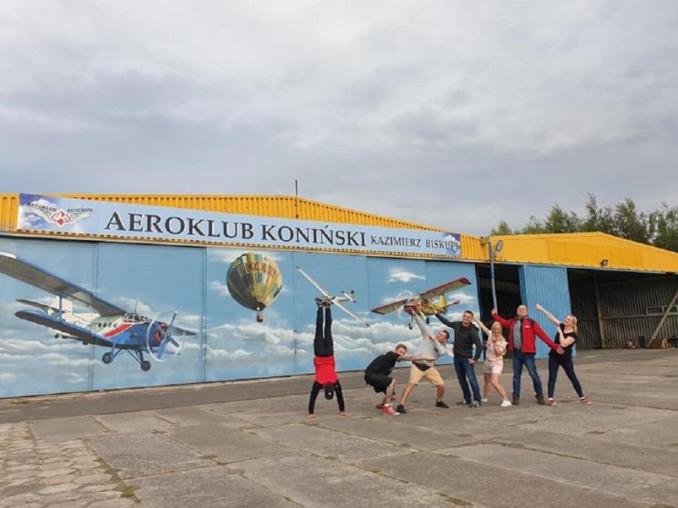 Nowy szyld na hangarze Aeroklubu Konińskiego, fot. konin.naszemiasto.pl