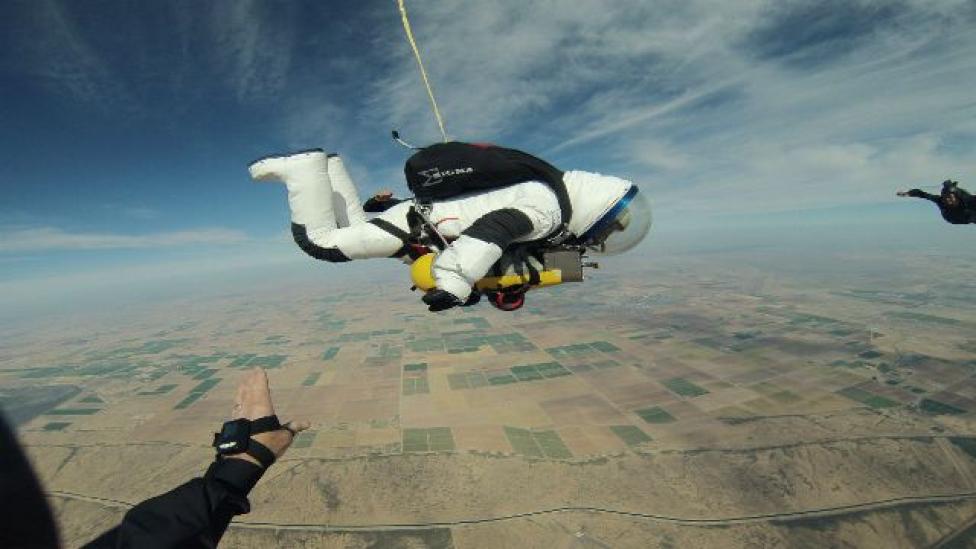 Skok ze spadochronem z czterdziestu kilometrów (fot. planeteplus.pl)