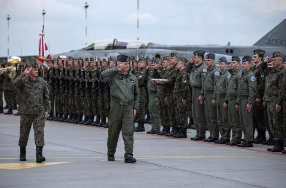 Powitanie żołnierzy po zakończonej misji PKW ORLIK 8 (fot. Piotr Łysakowski)