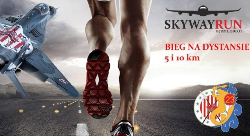 SKYWAYRUN MILITARY 2 – bieg po pasie startowym lotniska 23.BLT (fot. skywayrun.pl)
