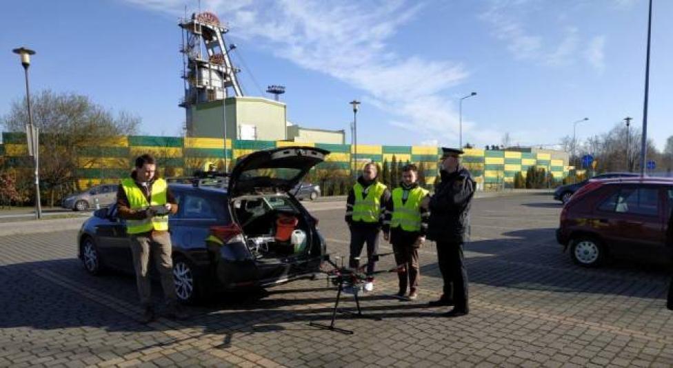 Inspektorzy ULC z Departamentu BSP nadzorują działania z użyciem dronów na terenie Katowic (fot. ULC/FB)
