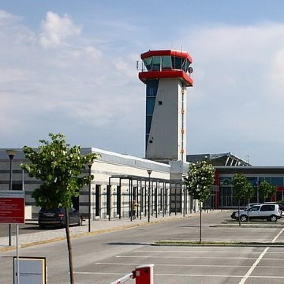 Wieża lotniska w Tiranie, fot. Airline and Airport