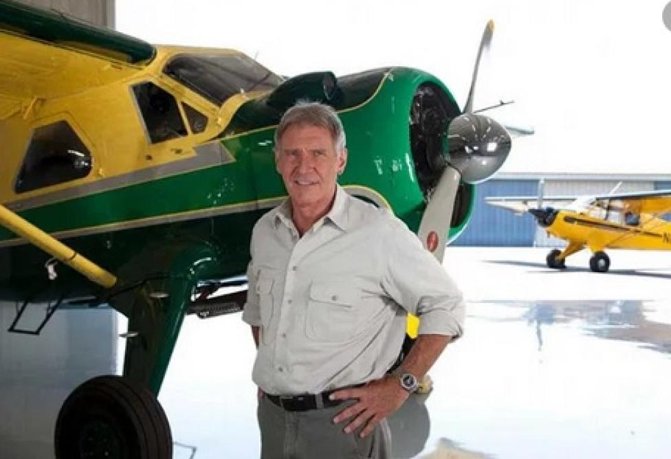 Harrison Ford przy samolocie, fot. JDA