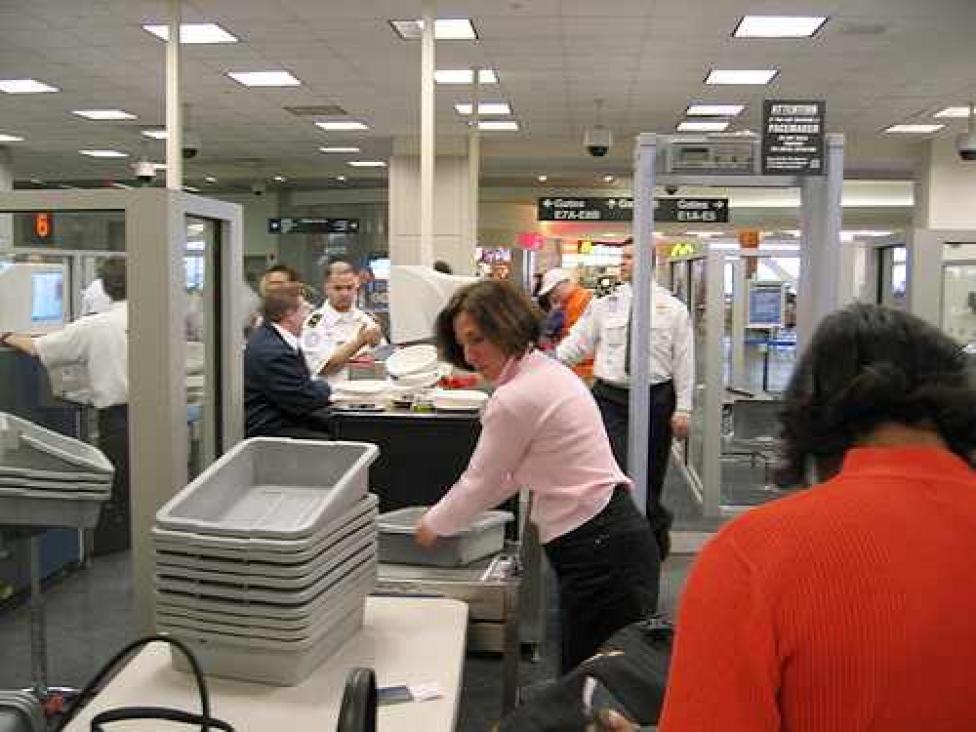 Kontrola bezpieczeństwa na lotnisku
