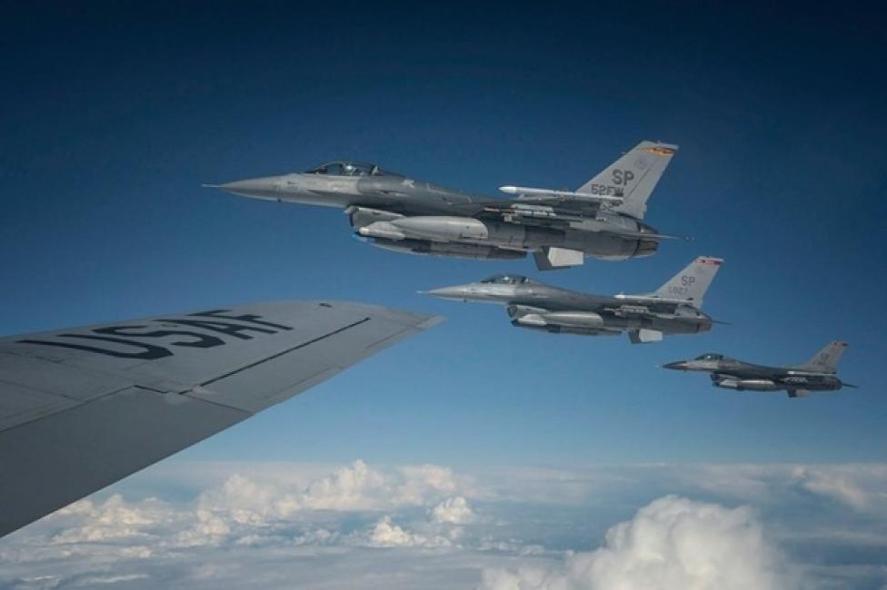 Amerykańskie samoloty F-16 (fot. Piotr Łysakowski)