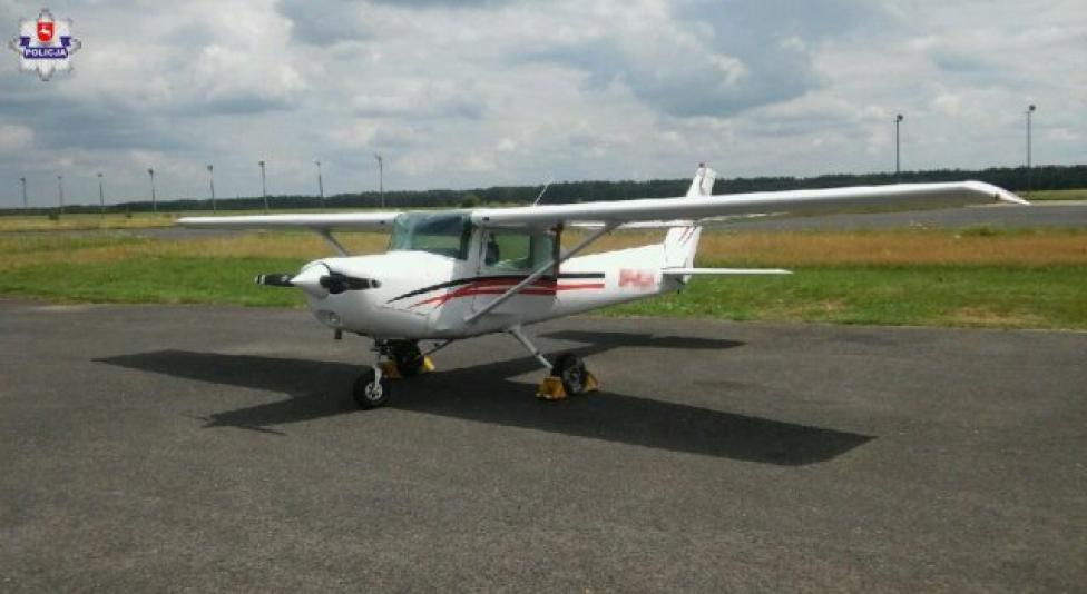 Samolot Cesna, który brał udział w kolizji z autem (fot. lubelska.policja.gov.pl)