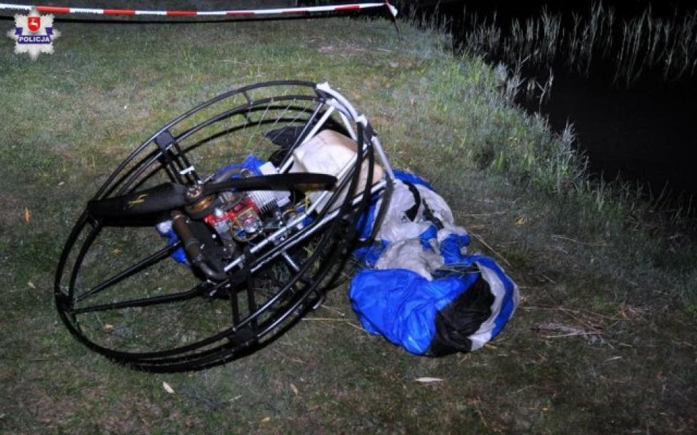 Paralotnia i napęd po wypadku w Kraśniku (fot. KWP w Lublinie)