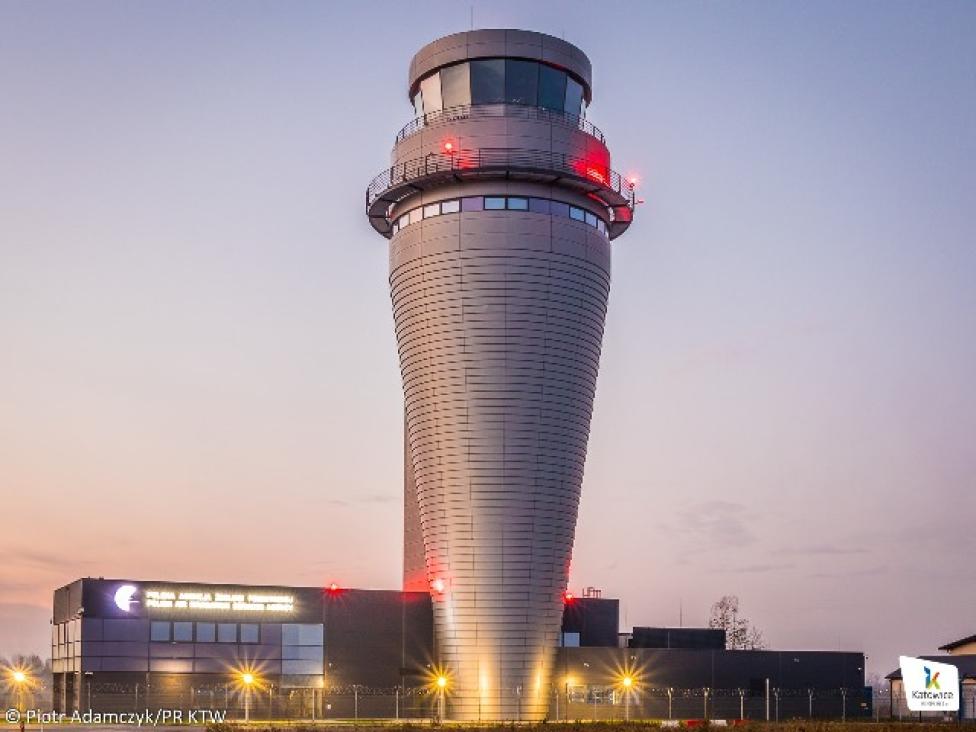 Wieża kontroli ruchu lotniczego TWR Katowice (fot. Piotr Adamczyk/PR KTW)