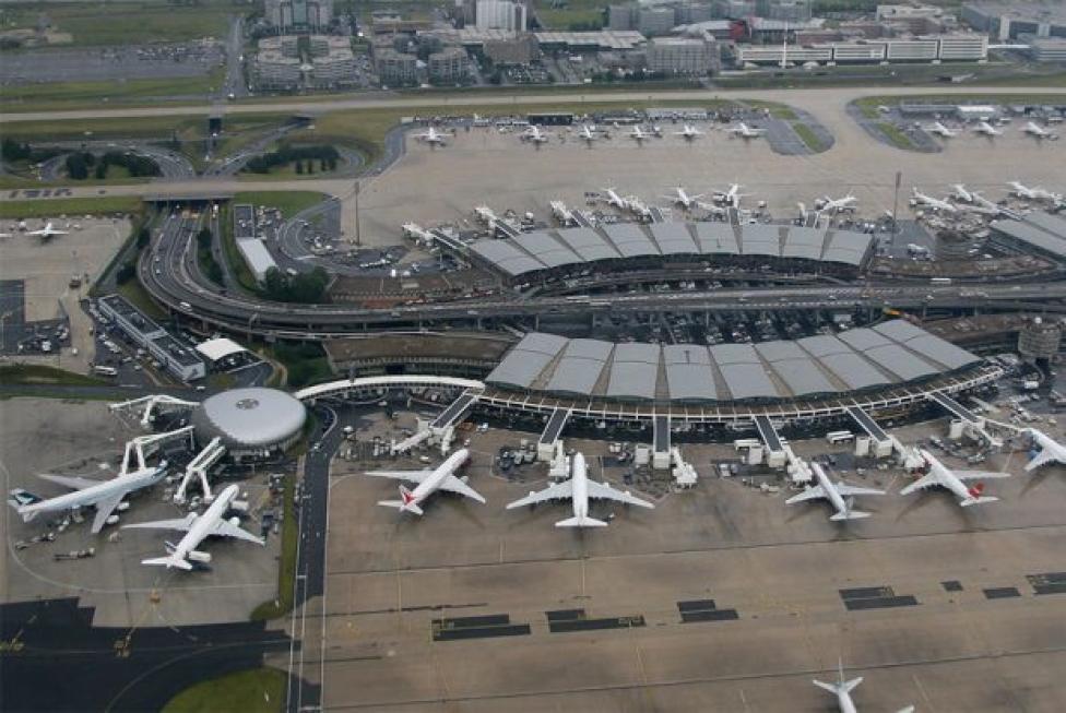 Lotnisko CDG w Paryżu - widok z powietrza, fot. FHG