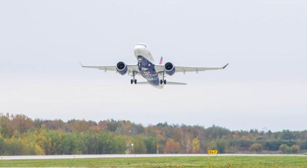 Pierwszy A220-100 w barwach Delta Air Lines startuje z Mirabel w kanadyjskiej prowincji Québec (fot. Airbus)