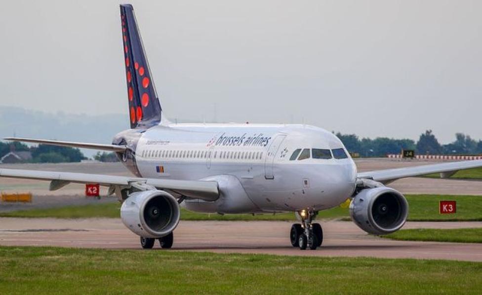 A319 należący do Brussels Airlines - kołowanie (fot. Aero Pixels from England/CC BY 2.0/Wikimedia Commons)