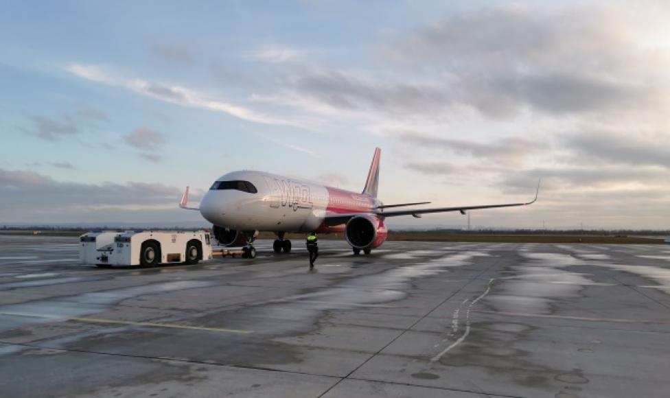 A320-271N należący do Wizz Air na płycie lotniska w Rzeszowie (fot. Port Lotniczy Rzeszów-Jasionka)