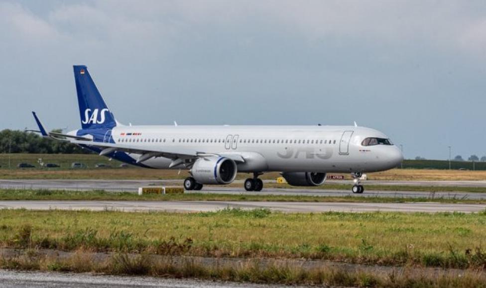 A321LR należący do linii SAS n lotnisku (fot. Airbus)