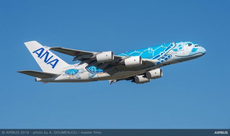 A380 należący do linii lotniczych ANA w locie (fot. Airbus)