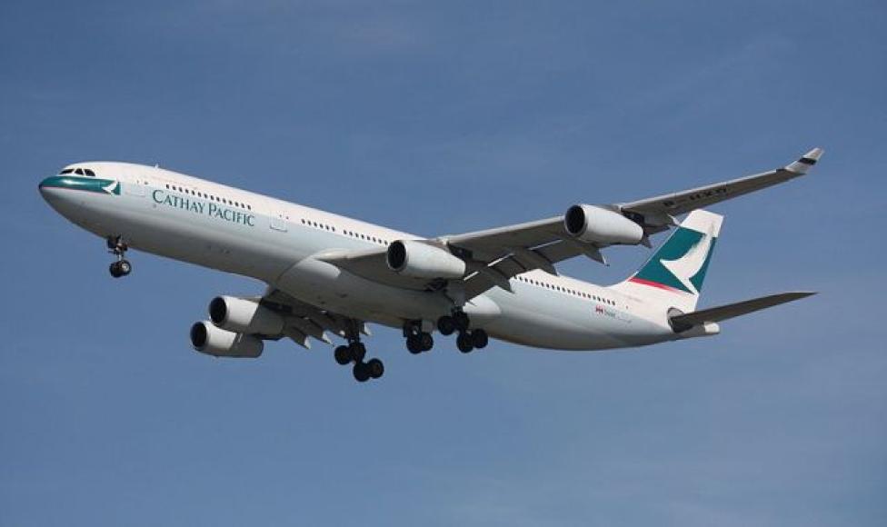 A340-300 należący do Cathay Pacific (fot. Makaristos/Domena publiczna/Wikimedia Commons)