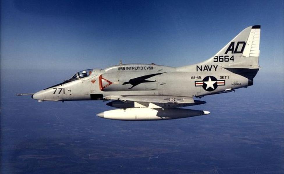 Amerykański A-4 Skyhawk z eskadry VA-45 (fot. U.S. Navy/Domena publiczna/Wikimedia Commons)