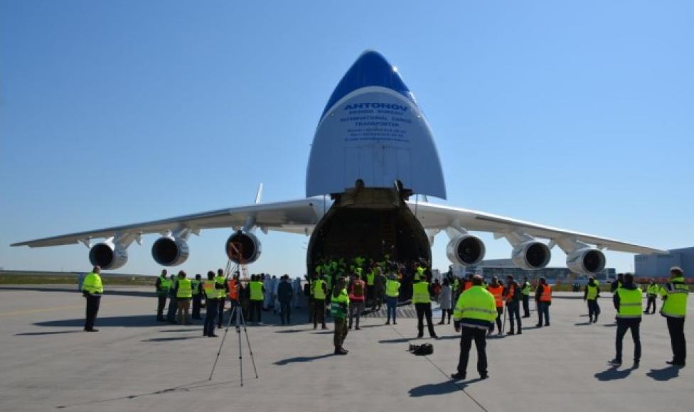 An-225 Mriya na płycie portu lotniczego Lipsk/Halle (fot. kadr z filmu na youtube.com)