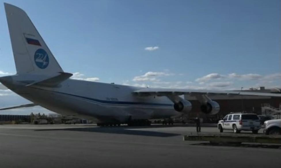 An 124 rosyjskich sił powietrznych na lotnisku JFK (fot. kadr z filmu na youtube.com)