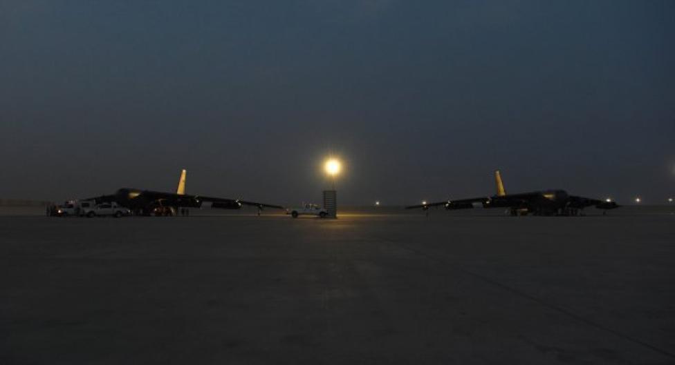 B-52H Stratofortress na lotnisku (fot. Staff Sgt. Ashley Gardner/U.S. Central Command)