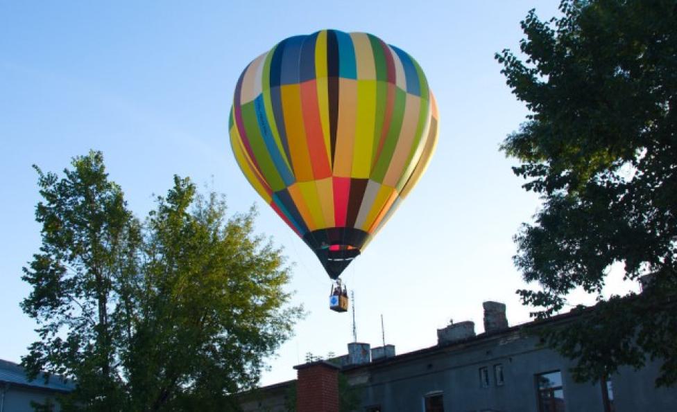 Balon w locie nad Skierniewicach (fot. UM Skierniewice)