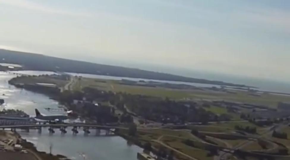 Podejście samolotu nakręcone z drona
