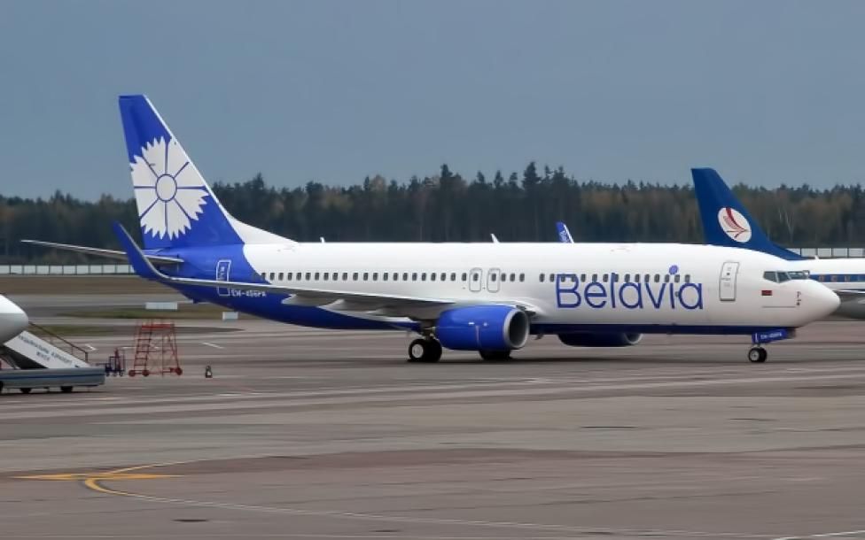 Boeing 737-800 linii Belavia (fot. Anna Zvereva from Tallinn, Estonia/CC BY-SA 2.0/Wikimedia Commons)