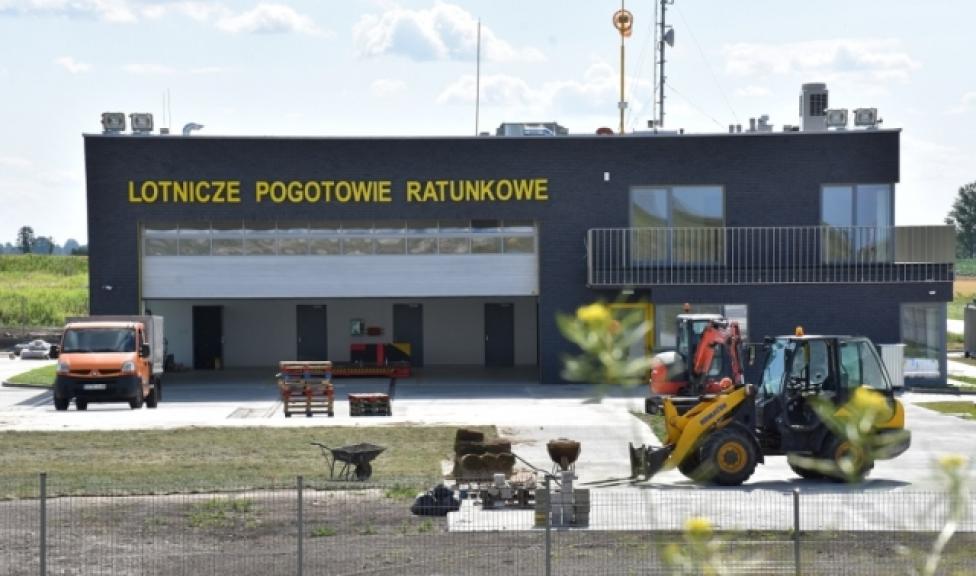 Budowa bazy Lotniczego Pogotowia Ratunkowego w Świdniku dobiega końca (fot. swidnik.pl)