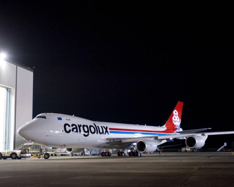 Boeing 747-8 w nowych kolorach firmy Cargolux wyjechał z hangaru