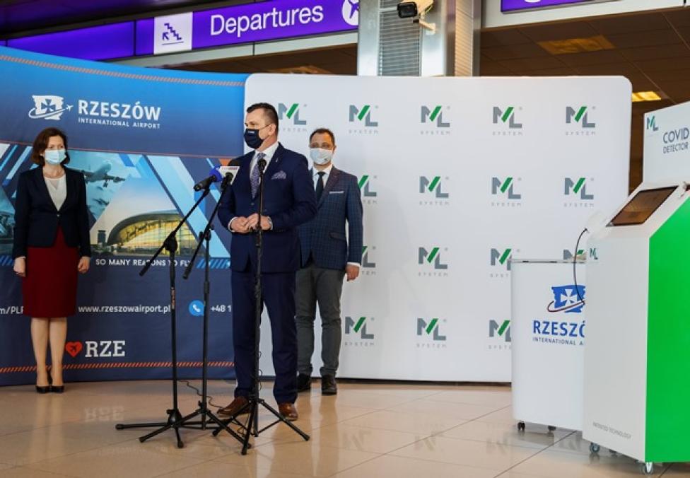 Covid Detector na lotnisku w Rzeszowie (fot. rzeszowairport.pl)